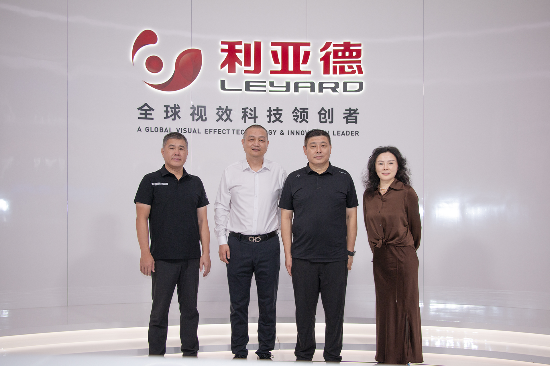 重庆千里科技股份有限公司周宗成总裁等领导一行莅临星空官网南方总部考察交流