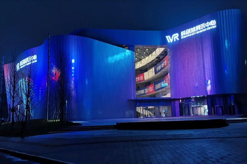 LED透明屏面临涨价潮，中小企业该何去何从呢