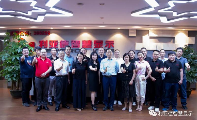 集团董事长李军莅临星空官网智慧显示视察指导工作